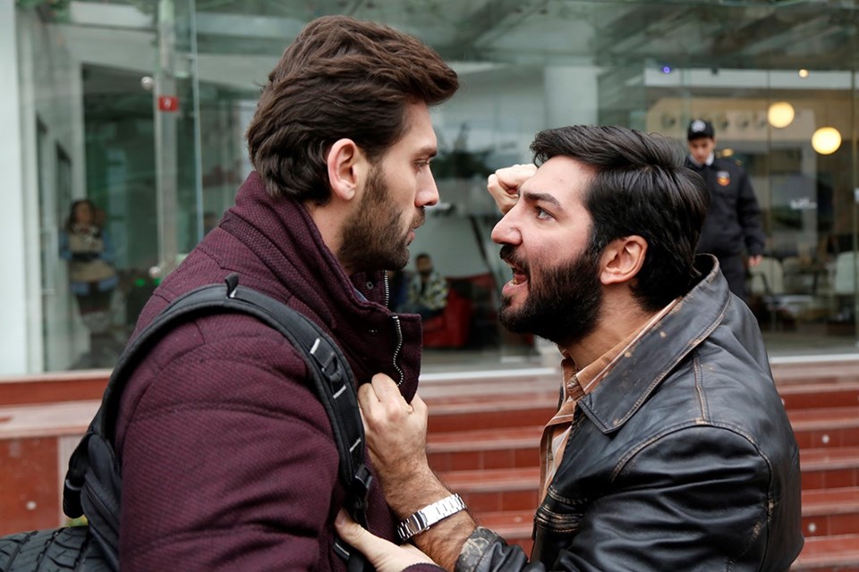 Berkay Ateş geçtiğimiz sezon Star TV ekranlarında yayınlanan Anne dizisinde rol almıştı.
